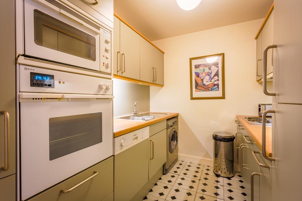 London Tower Bridge Apartments Room photo