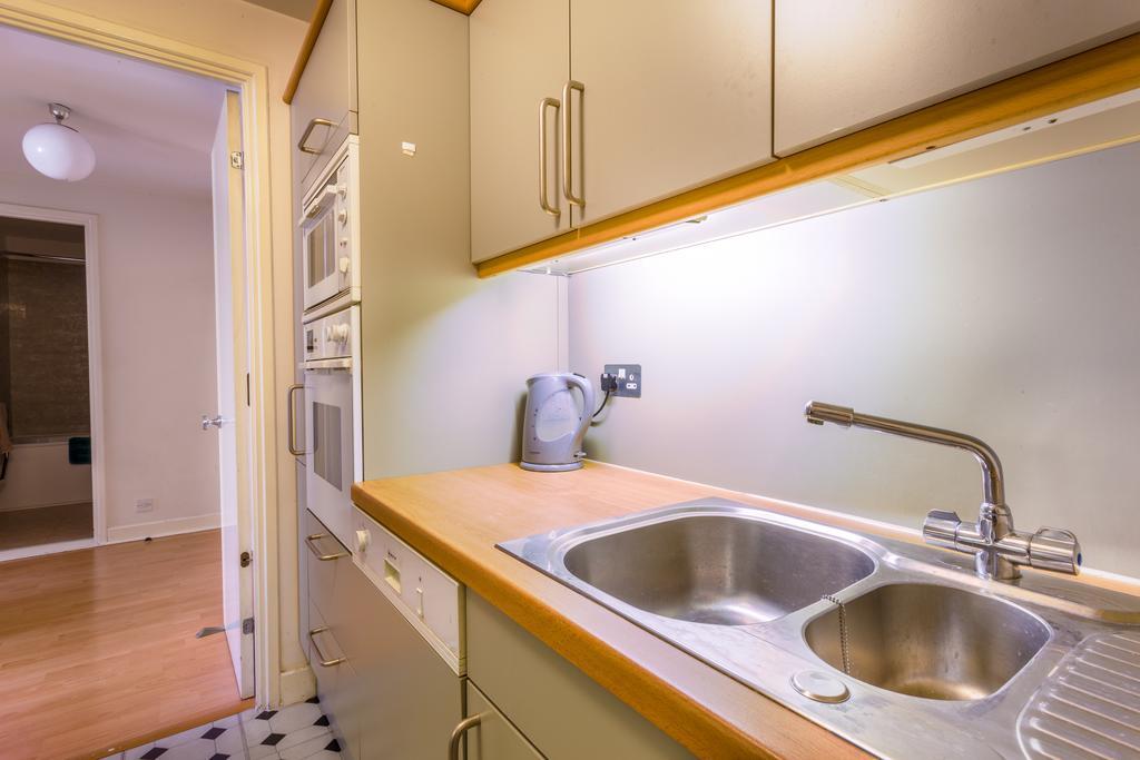 London Tower Bridge Apartments Room photo